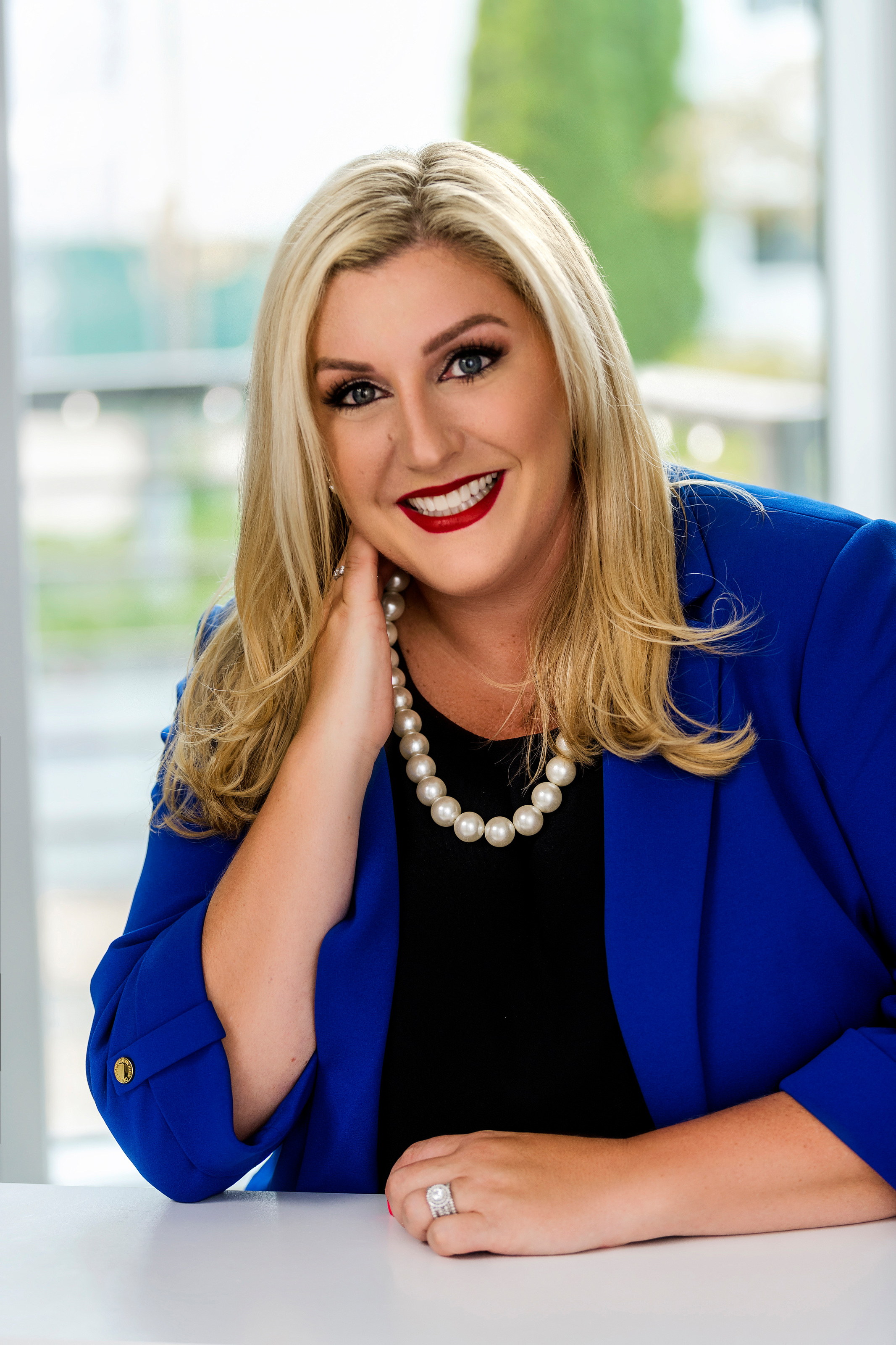 Profile artwork for Lindsay Lundberg